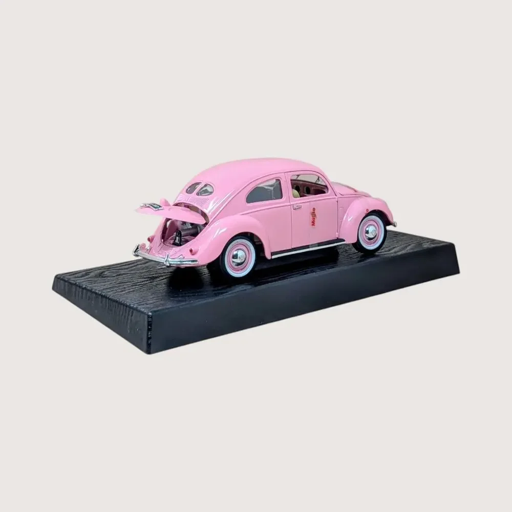Maisto 1/18 1951 Volkswagen Beetle Export Sedan Special Edition Pink